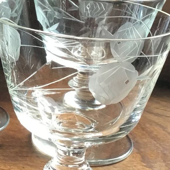 Vintage Set of Four  Etched Rose Stemmed Cocktail Bar Glasses - Picture 6 of 7